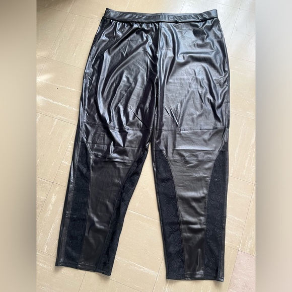 🦃🦃 NWT Faux Leather Leggings with Lace detail on sides. queen! ⭐️🎉 - Picture 3 of 5